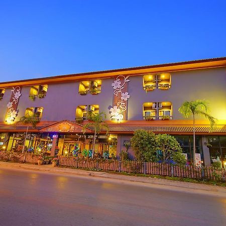 The Corner Hotel (Adults Only) Chiang Rai Exteriör bild