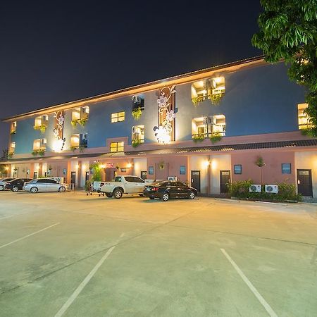 The Corner Hotel (Adults Only) Chiang Rai Exteriör bild