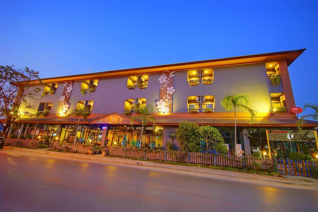 The Corner Hotel (Adults Only) Chiang Rai Exteriör bild
