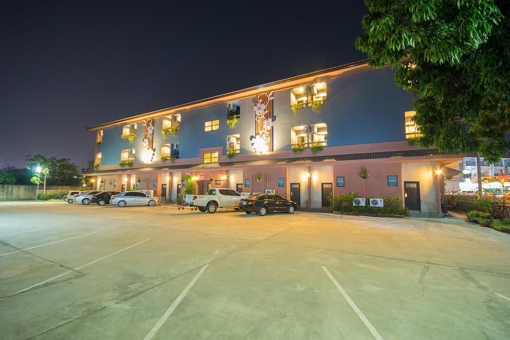 The Corner Hotel (Adults Only) Chiang Rai Exteriör bild