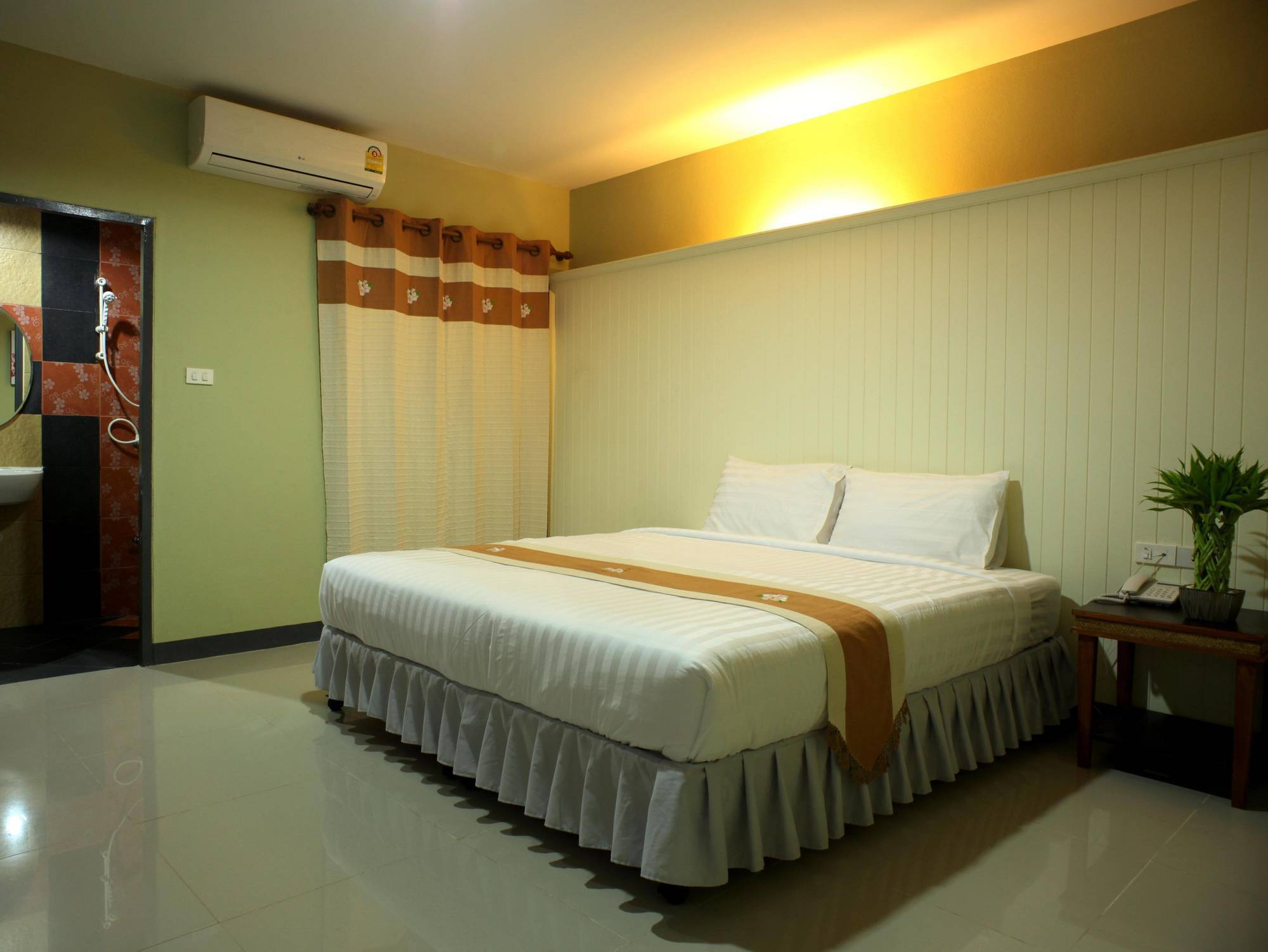 The Corner Hotel (Adults Only) Chiang Rai Exteriör bild