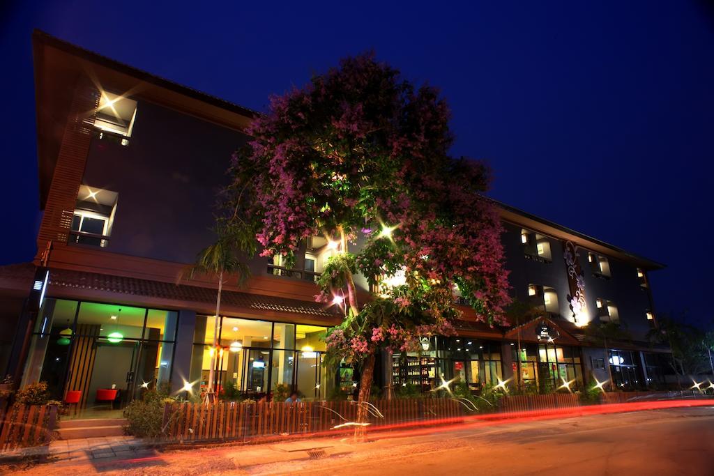 The Corner Hotel (Adults Only) Chiang Rai Exteriör bild