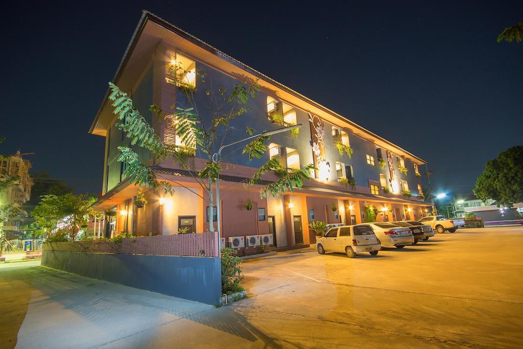 The Corner Hotel (Adults Only) Chiang Rai Exteriör bild