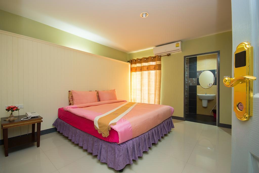 The Corner Hotel (Adults Only) Chiang Rai Exteriör bild