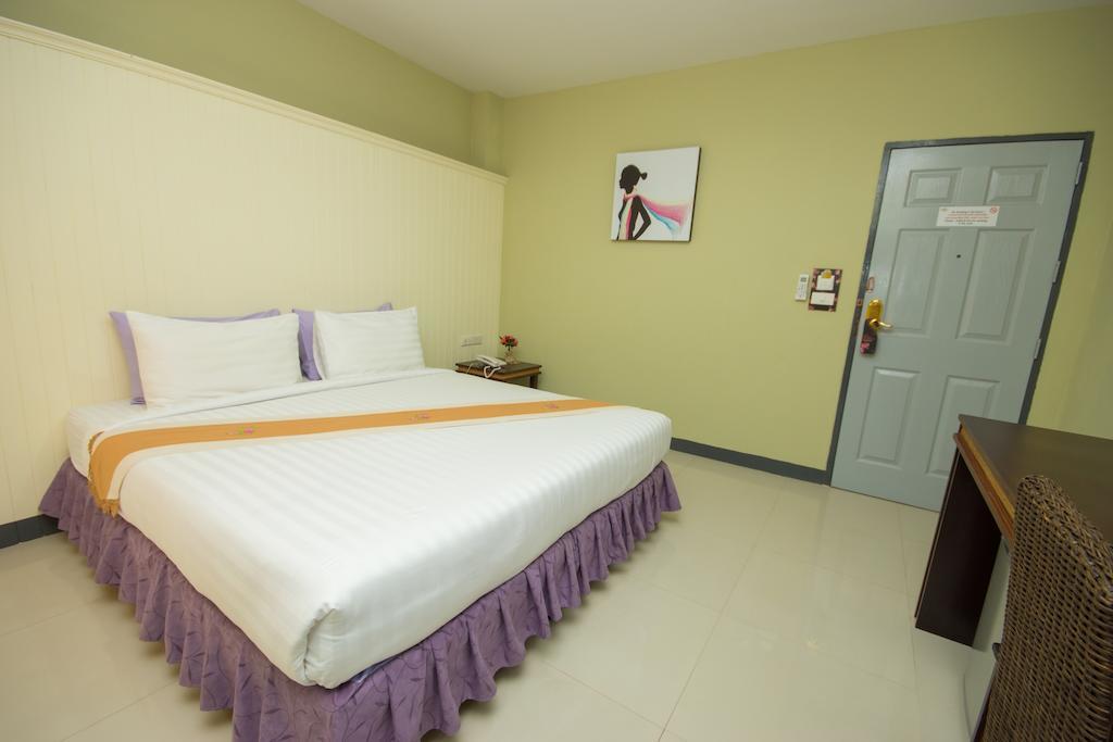 The Corner Hotel (Adults Only) Chiang Rai Exteriör bild