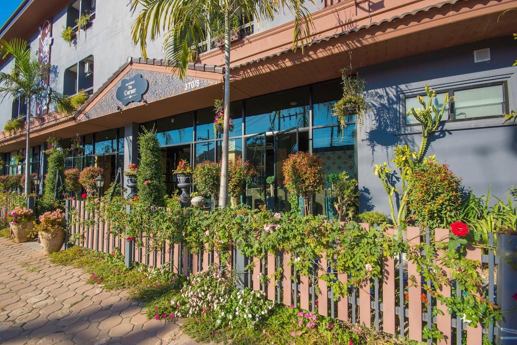 The Corner Hotel (Adults Only) Chiang Rai Exteriör bild