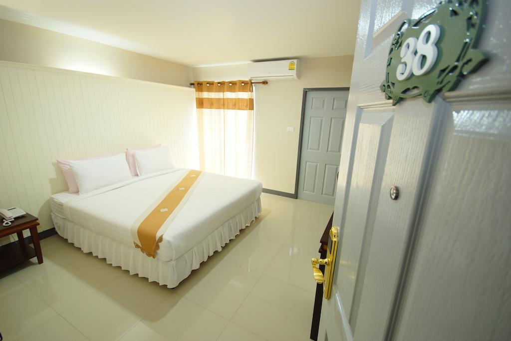 The Corner Hotel (Adults Only) Chiang Rai Exteriör bild