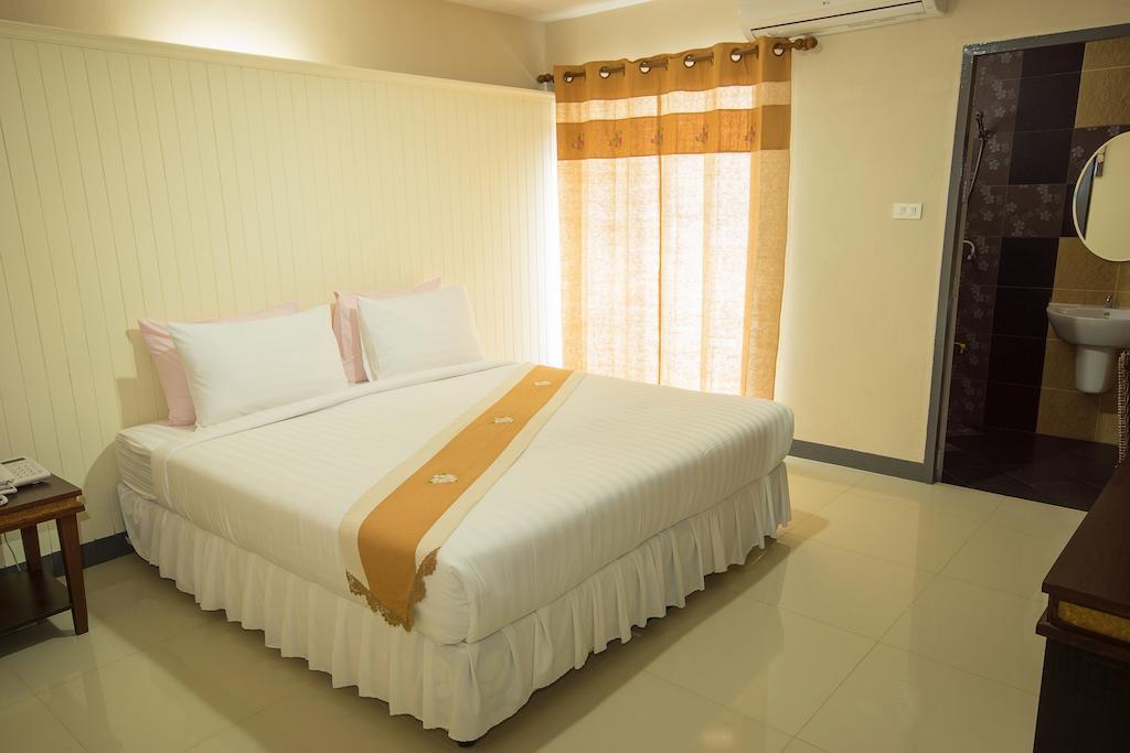 The Corner Hotel (Adults Only) Chiang Rai Exteriör bild